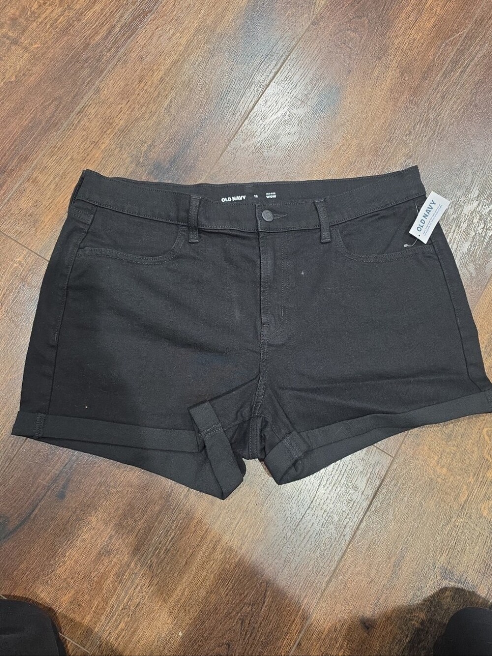 Old Navy Mid-Rise WOW Black Cuffed Denim Shorts Size 12 NWT